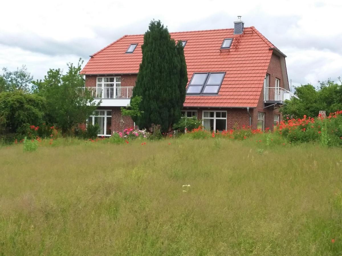 Haus Rosengarten- Ruhige Ferienwohnungen Im Gruenen Sehlen Exterior photo