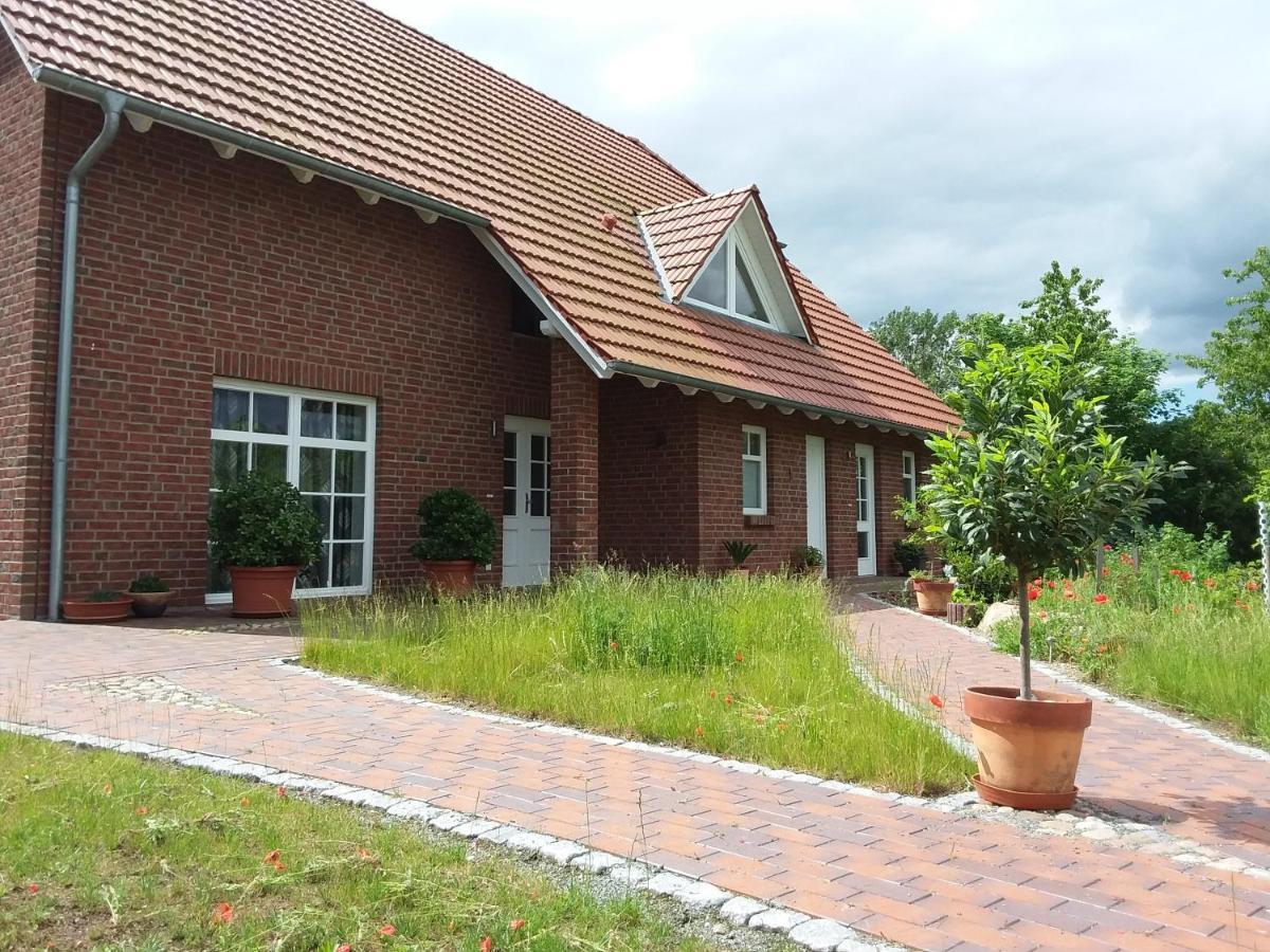 Haus Rosengarten- Ruhige Ferienwohnungen Im Gruenen Sehlen Exterior photo